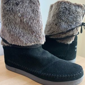 TOMS furry boots